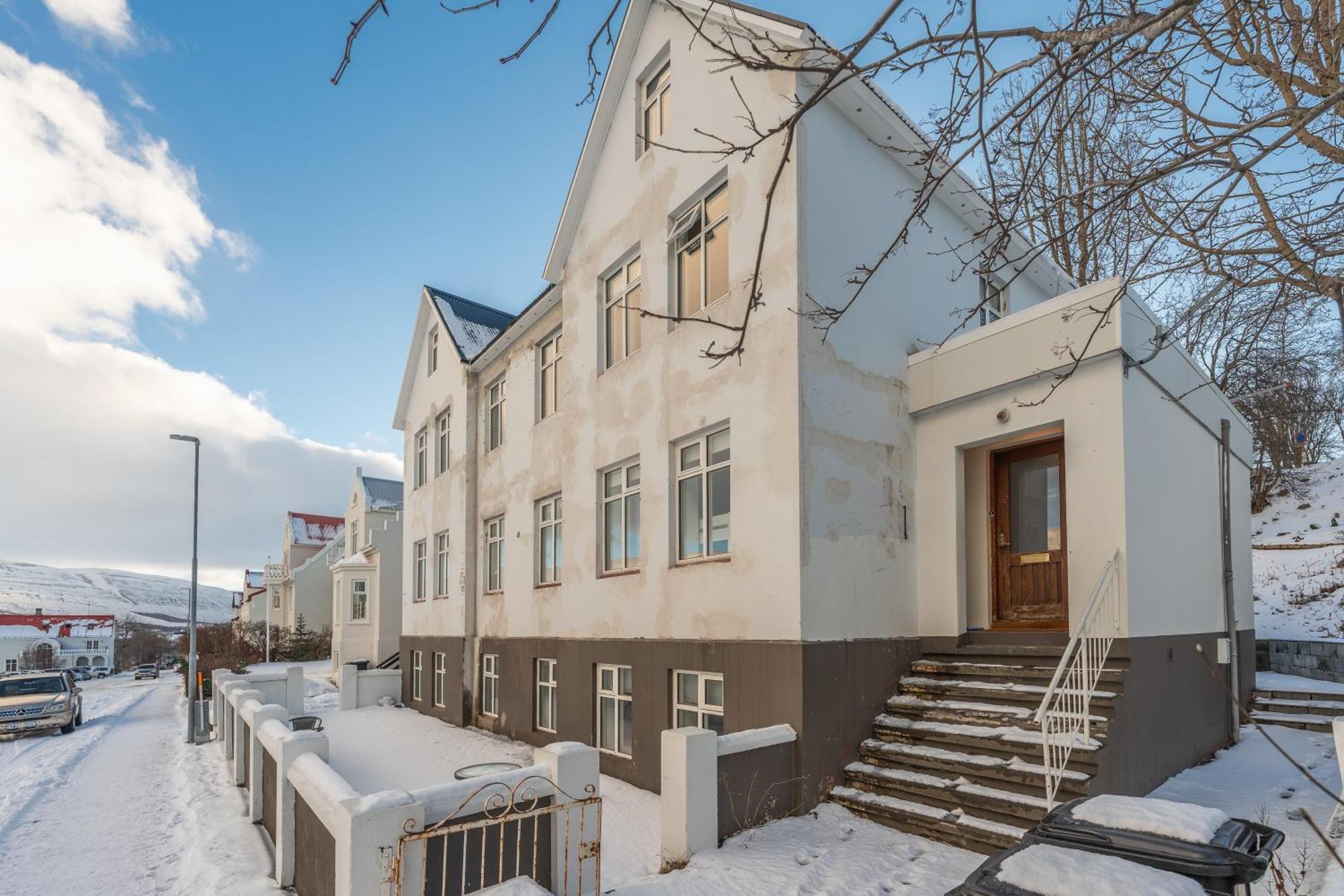 Day Dream Central Akureyri Three Bedroom Apt Экстерьер фото